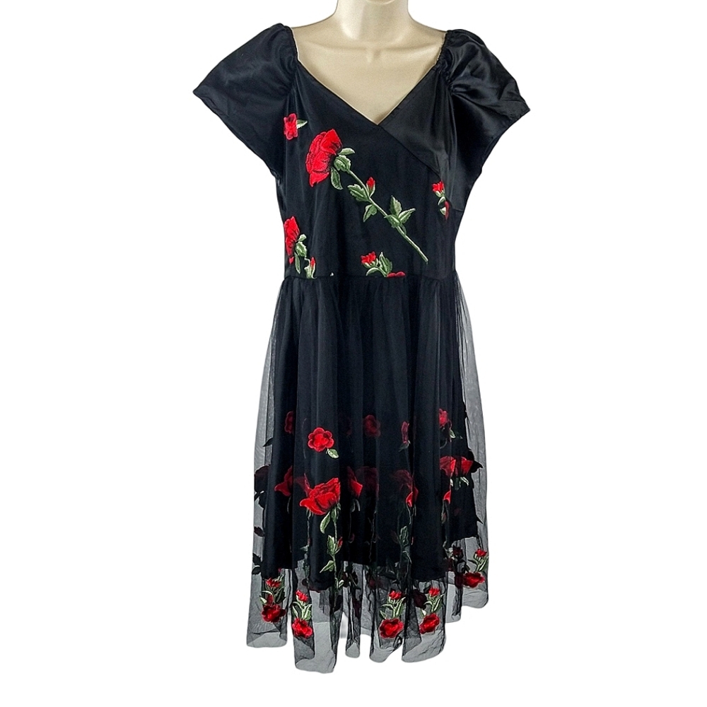 IBTOM Castle Elegant Black Dress with Red Floral Embroidery